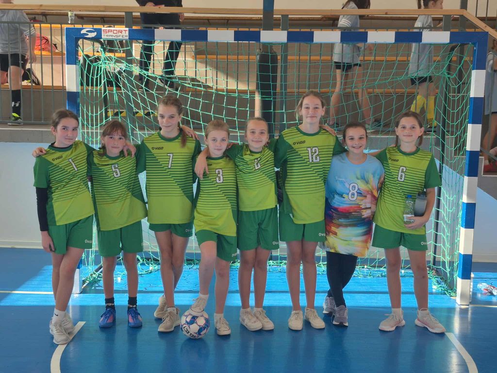 II miejsce w powiecie dziewcząt w piłkę nożną